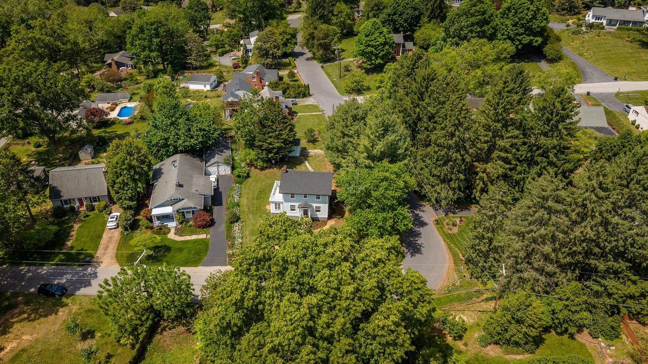 208 LEE ST, STAUNTON, Virginia 24401, 3 Bedrooms Bedrooms, ,1 BathroomBathrooms,Residential,208 LEE ST,676835 MLS # 676835