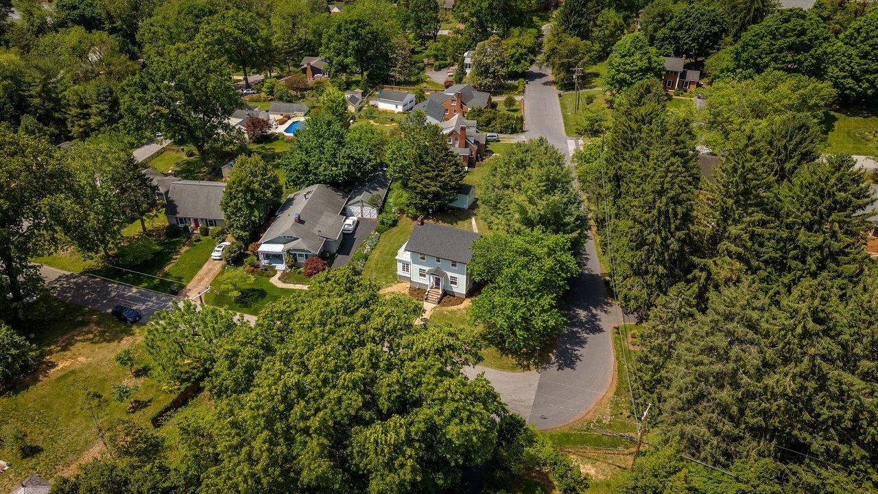 208 LEE ST, STAUNTON, Virginia 24401, 3 Bedrooms Bedrooms, ,1 BathroomBathrooms,Residential,208 LEE ST,676835 MLS # 676835