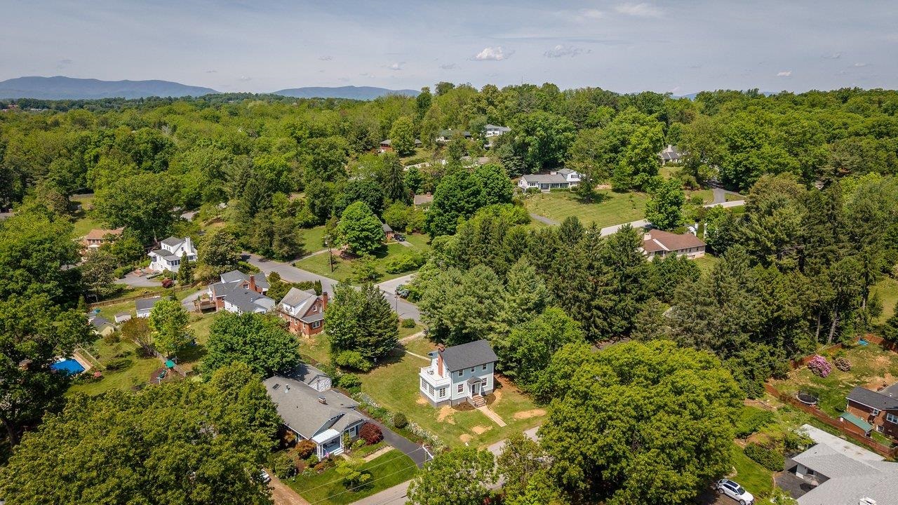 208 LEE ST, STAUNTON, Virginia 24401, 3 Bedrooms Bedrooms, ,1 BathroomBathrooms,Residential,208 LEE ST,676835 MLS # 676835
