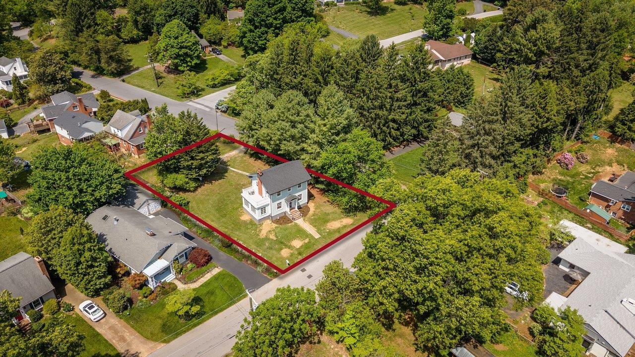 208 LEE ST, STAUNTON, Virginia 24401, 3 Bedrooms Bedrooms, ,1 BathroomBathrooms,Residential,208 LEE ST,676835 MLS # 676835