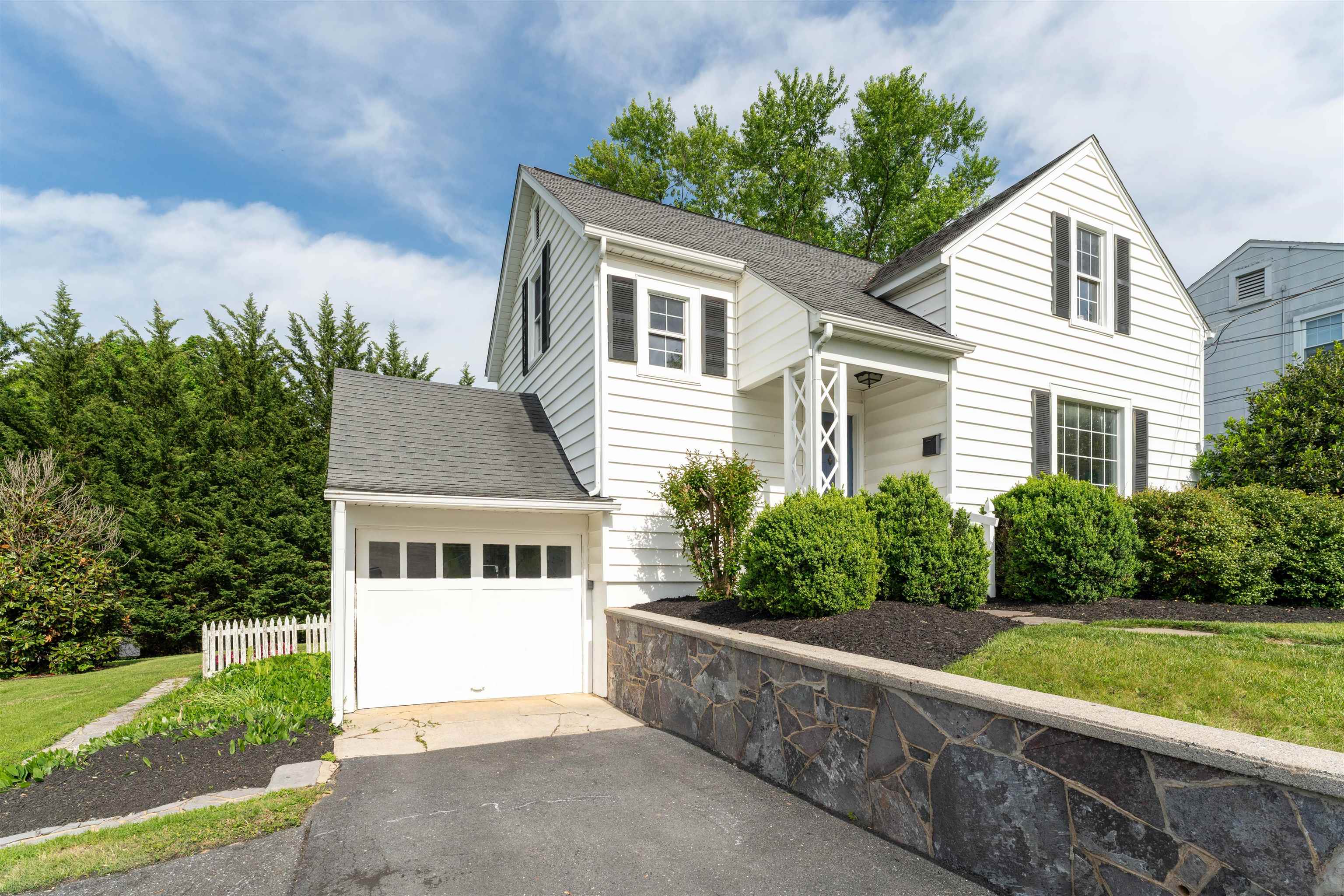 7 TAYLOR ST, STAUNTON, Virginia 24401, 3 Bedrooms Bedrooms, ,1 BathroomBathrooms,Residential,7 TAYLOR ST,676844 MLS # 676844