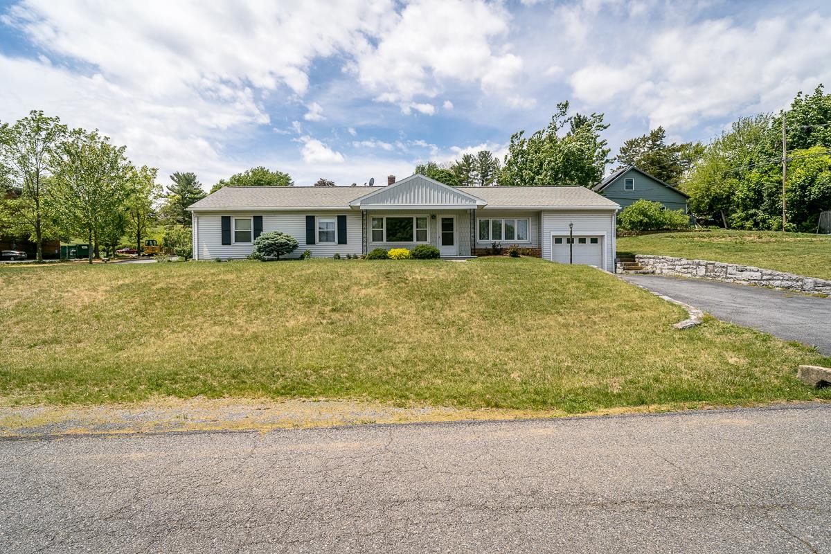 1401 COLLEGE AVE, HARRISONBURG, Virginia 22802, 3 Bedrooms Bedrooms, ,2 BathroomsBathrooms,Residential,1401 COLLEGE AVE,676847 MLS # 676847