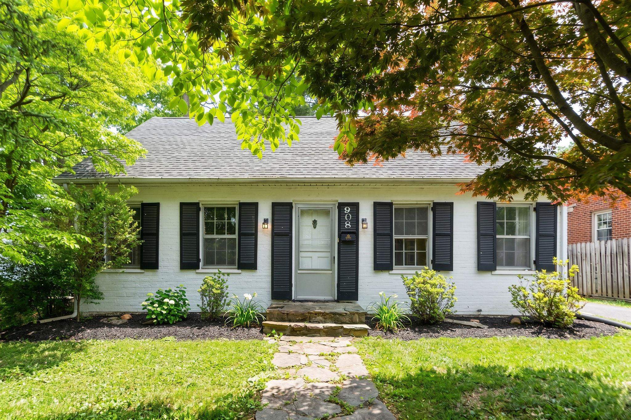 908 LYNDHURST RD, WAYNESBORO, Virginia 22980, 3 Bedrooms Bedrooms, ,2 BathroomsBathrooms,Residential,Charming Cape,908 LYNDHURST RD,676850 MLS # 676850
