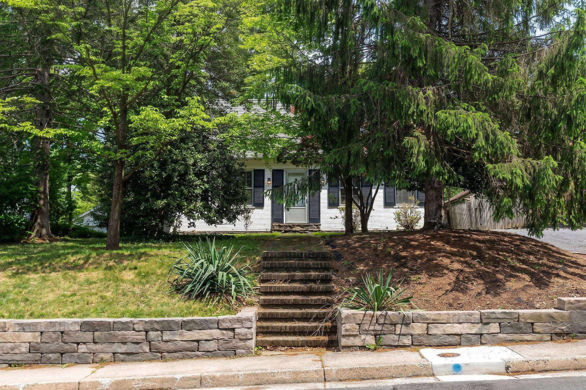 908 LYNDHURST RD, WAYNESBORO, Virginia 22980, 3 Bedrooms Bedrooms, ,2 BathroomsBathrooms,Residential,Charming Cape,908 LYNDHURST RD,676850 MLS # 676850
