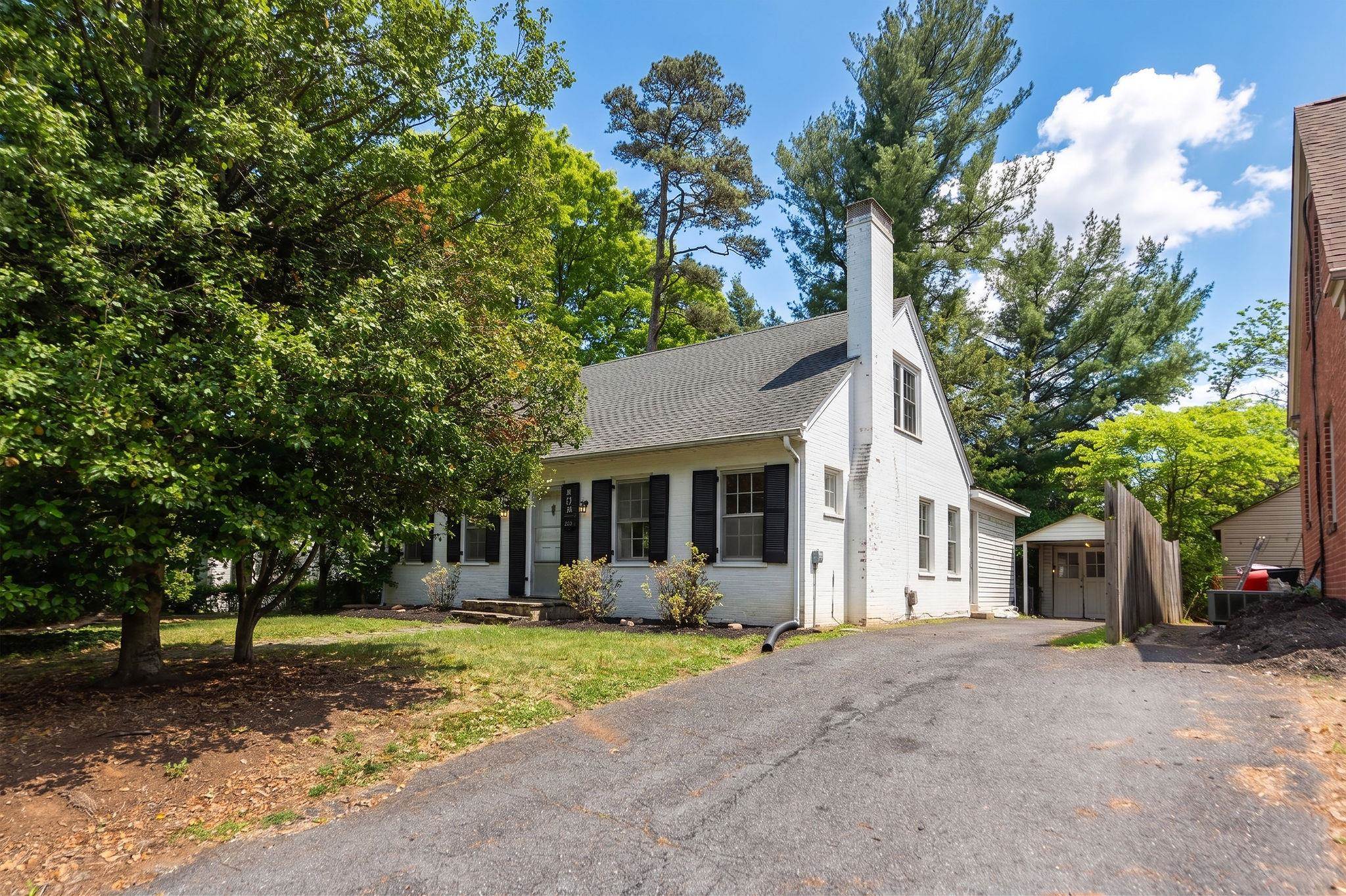 908 LYNDHURST RD, WAYNESBORO, Virginia 22980, 3 Bedrooms Bedrooms, ,2 BathroomsBathrooms,Residential,Charming Cape,908 LYNDHURST RD,676850 MLS # 676850