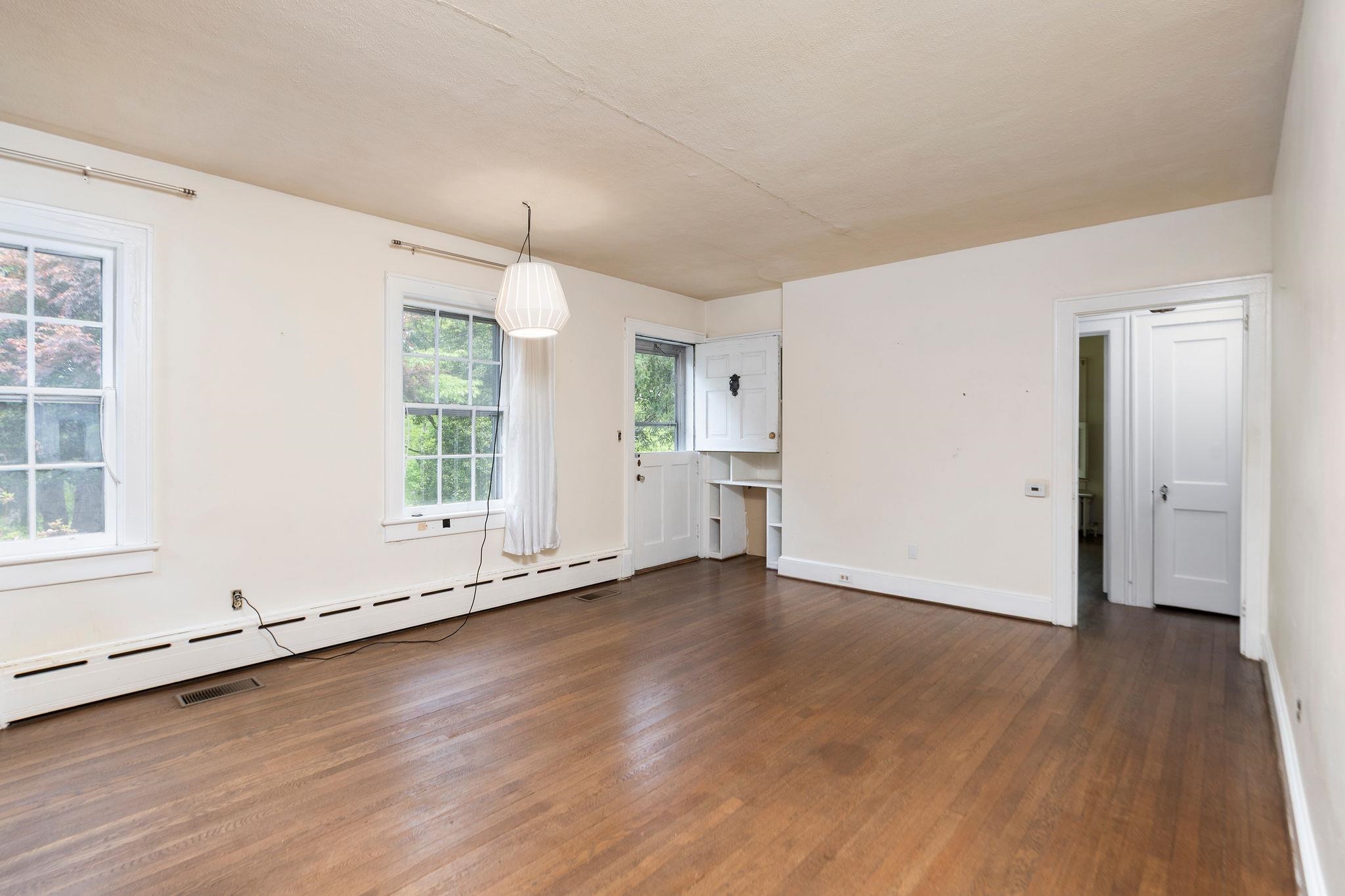 908 LYNDHURST RD, WAYNESBORO, Virginia 22980, 3 Bedrooms Bedrooms, ,2 BathroomsBathrooms,Residential,Charming Cape,908 LYNDHURST RD,676850 MLS # 676850