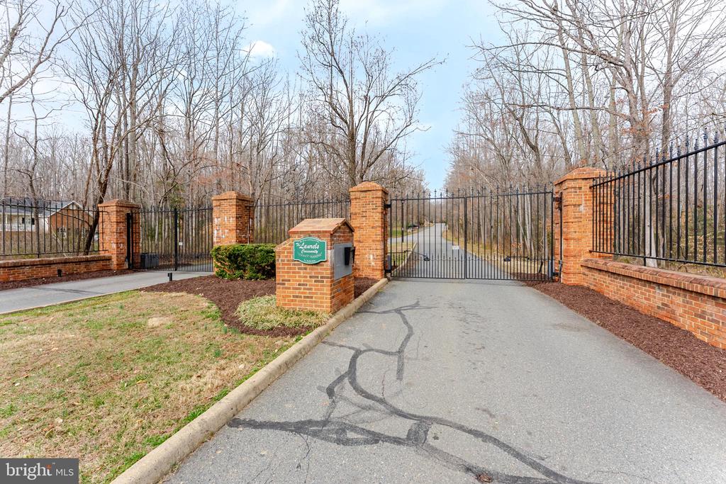 8007 PEMBROKE CIR, SPOTSYLVANIA, Virginia 22551, 4 Bedrooms Bedrooms, ,3 BathroomsBathrooms,Residential,8007 PEMBROKE CIR,VASP2038934 MLS # VASP2038934