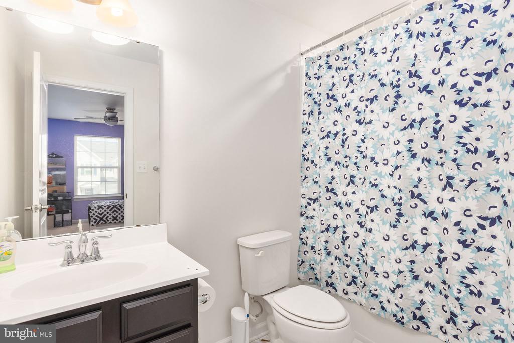 5812 SPRUCE VALLEY DR, FREDERICKSBURG, Virginia 22407, 4 Bedrooms Bedrooms, ,4 BathroomsBathrooms,Residential,5812 SPRUCE VALLEY DR,VASP2041626 MLS # VASP2041626
