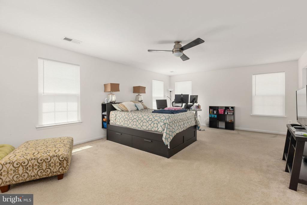 5812 SPRUCE VALLEY DR, FREDERICKSBURG, Virginia 22407, 4 Bedrooms Bedrooms, ,4 BathroomsBathrooms,Residential,5812 SPRUCE VALLEY DR,VASP2041626 MLS # VASP2041626