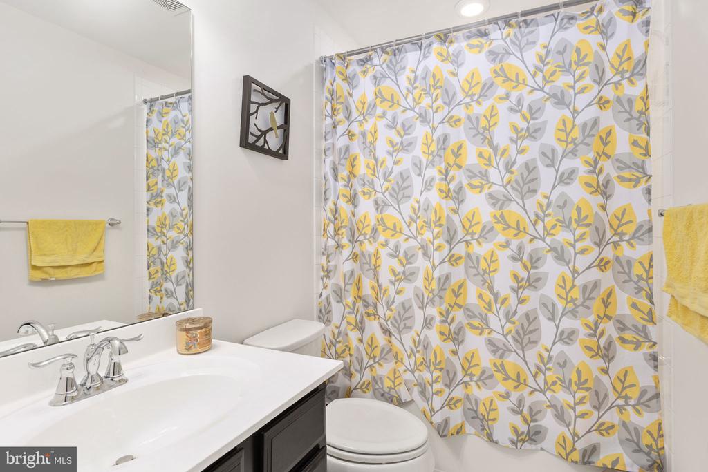 5812 SPRUCE VALLEY DR, FREDERICKSBURG, Virginia 22407, 4 Bedrooms Bedrooms, ,4 BathroomsBathrooms,Residential,5812 SPRUCE VALLEY DR,VASP2041626 MLS # VASP2041626