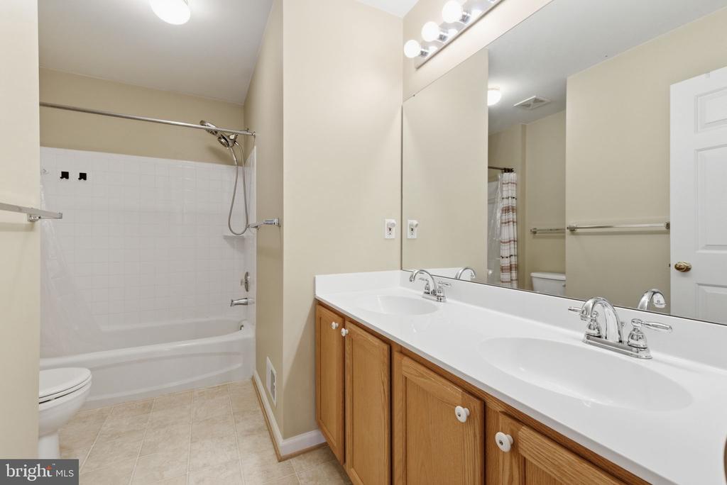 265 CANNON WAY, WARRENTON, Virginia 20186, 4 Bedrooms Bedrooms, ,2 BathroomsBathrooms,Residential,265 CANNON WAY,VAFQ2021740 MLS # VAFQ2021740