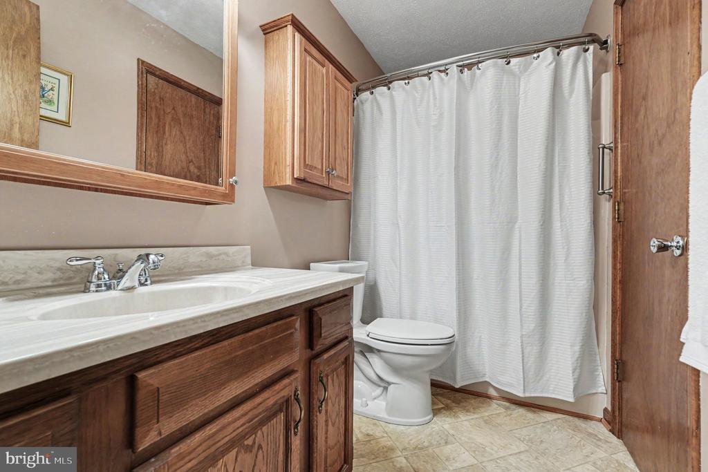 12533 APPLE LN, UNIONVILLE, Virginia 22567, 4 Bedrooms Bedrooms, ,3 BathroomsBathrooms,Residential,12533 APPLE LN,VAOR2014088 MLS # VAOR2014088