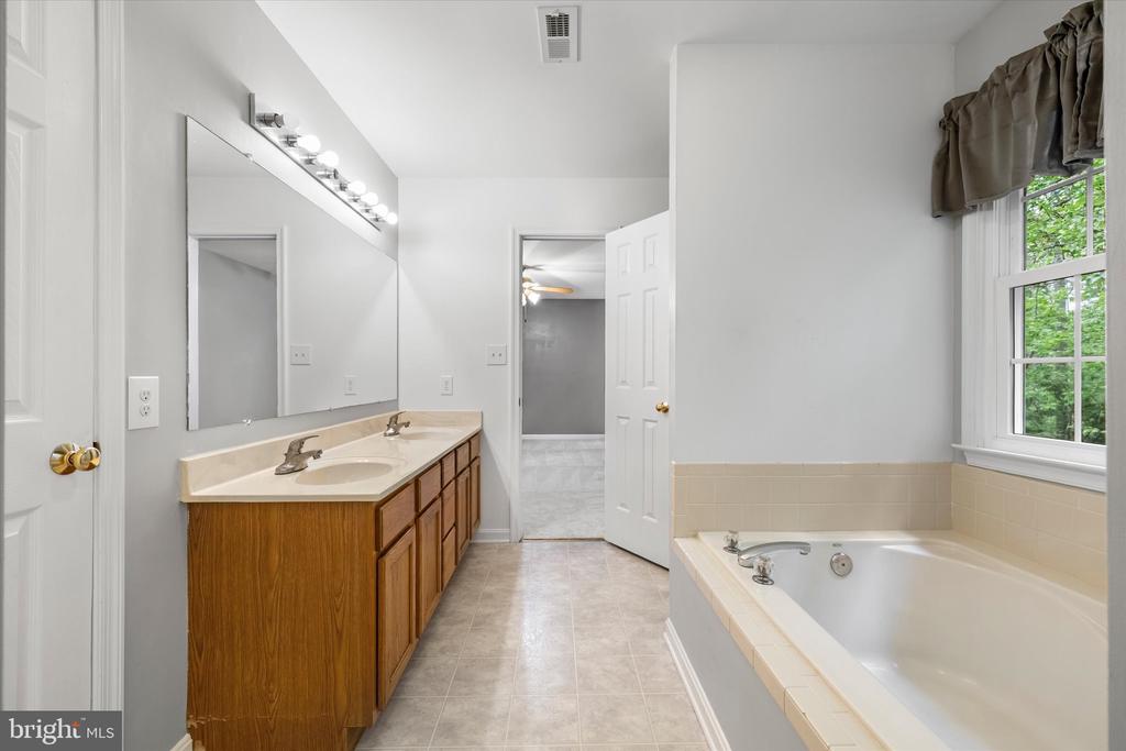 3706 ANDOVER LN, FREDERICKSBURG, Virginia 22408, 3 Bedrooms Bedrooms, ,2 BathroomsBathrooms,Residential,3706 ANDOVER LN,VASP2040232 MLS # VASP2040232