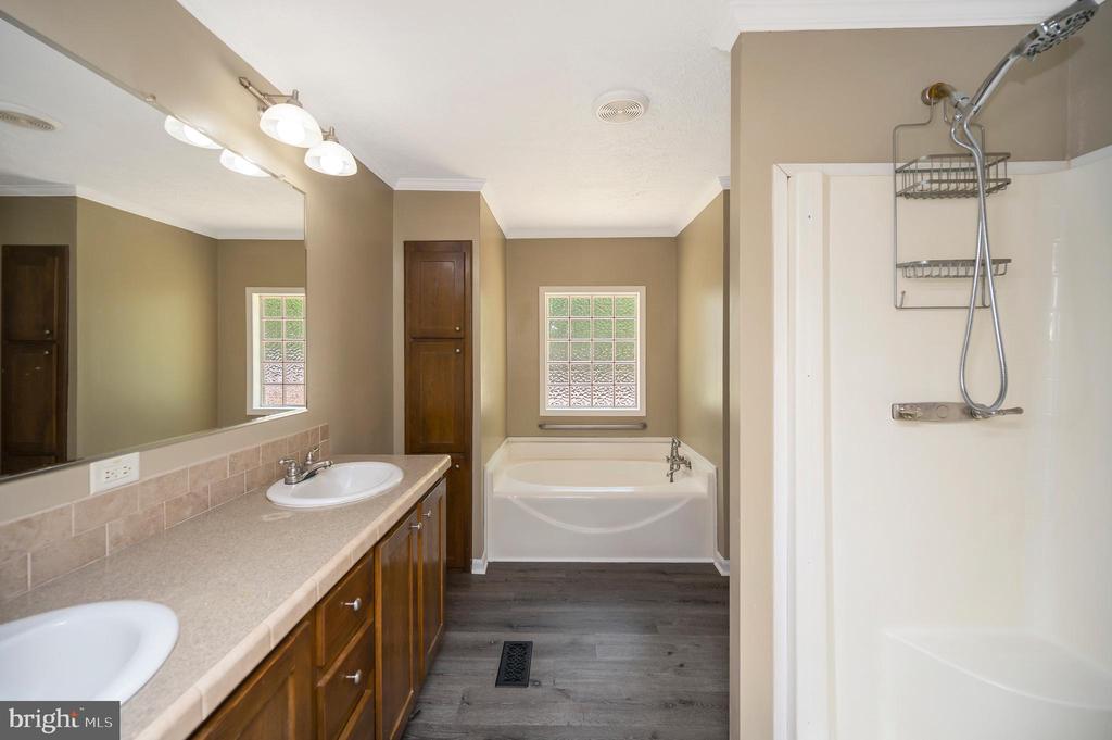 14200 W CATHARPIN RD, SPOTSYLVANIA, Virginia 22551, 4 Bedrooms Bedrooms, ,2 BathroomsBathrooms,Residential,14200 W CATHARPIN RD,VASP2041206 MLS # VASP2041206