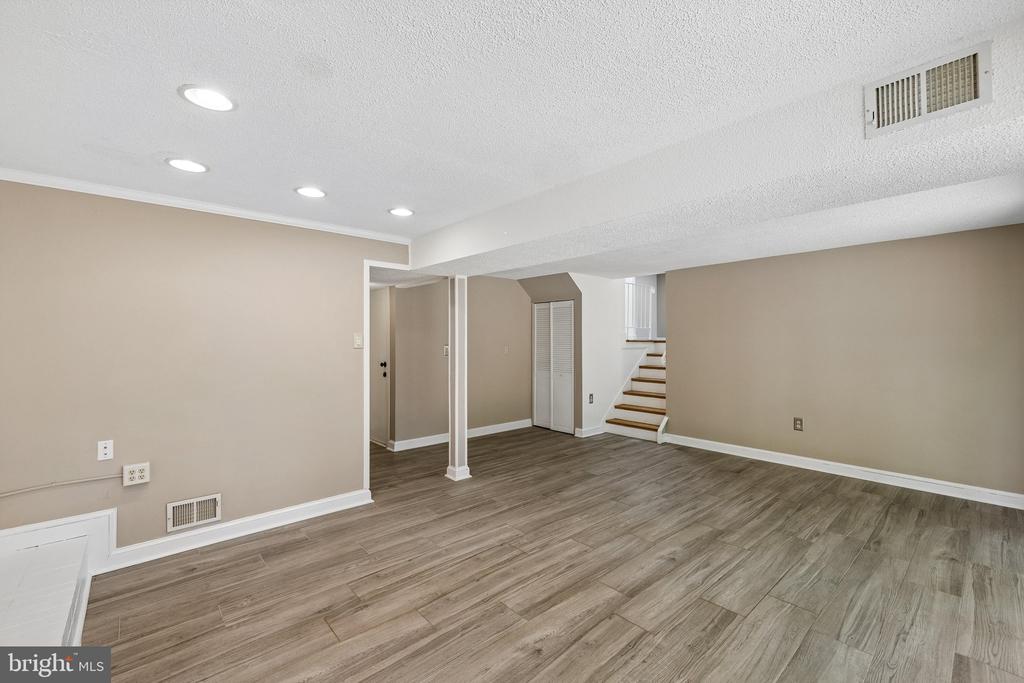 4 POND CIR, FREDERICKSBURG, Virginia 22407, 4 Bedrooms Bedrooms, ,2 BathroomsBathrooms,Residential,BREEZEWOOD,4 POND CIR,VASP2041720 MLS # VASP2041720