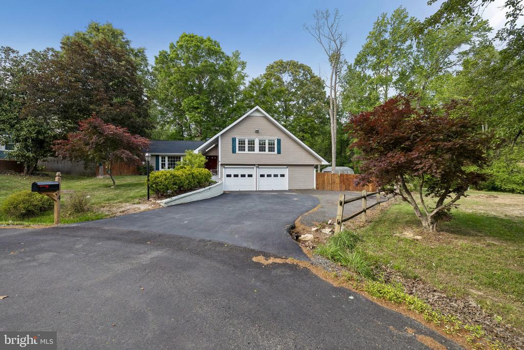 4 POND CIR, FREDERICKSBURG, Virginia 22407, 4 Bedrooms Bedrooms, ,2 BathroomsBathrooms,Residential,BREEZEWOOD,4 POND CIR,VASP2041720 MLS # VASP2041720