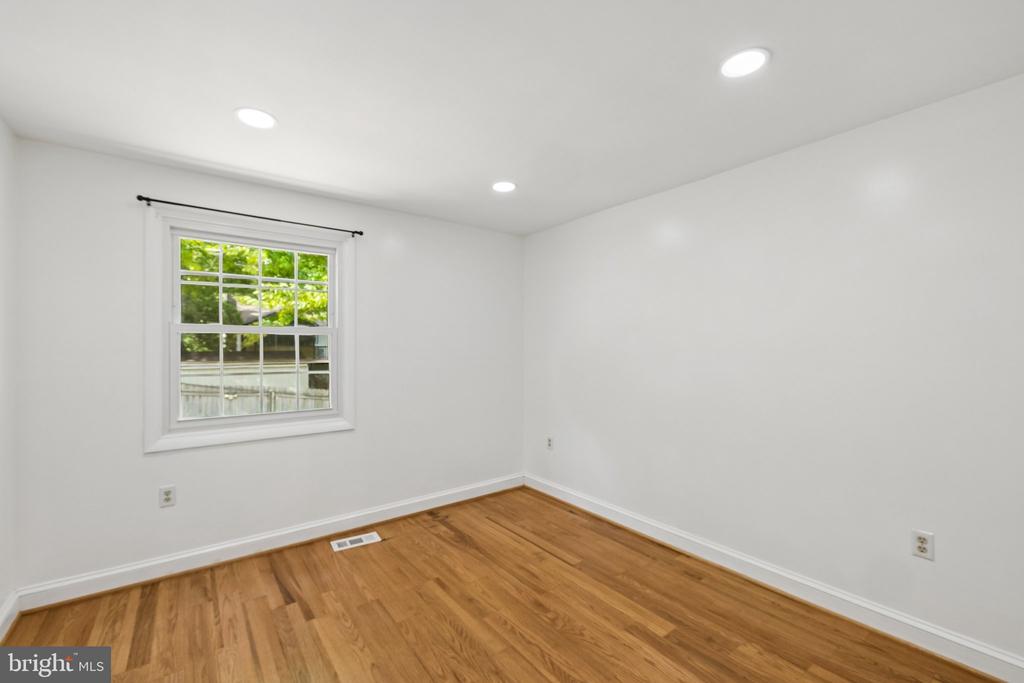 4 POND CIR, FREDERICKSBURG, Virginia 22407, 4 Bedrooms Bedrooms, ,2 BathroomsBathrooms,Residential,BREEZEWOOD,4 POND CIR,VASP2041720 MLS # VASP2041720