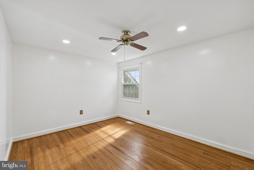 4 POND CIR, FREDERICKSBURG, Virginia 22407, 4 Bedrooms Bedrooms, ,2 BathroomsBathrooms,Residential,BREEZEWOOD,4 POND CIR,VASP2041720 MLS # VASP2041720