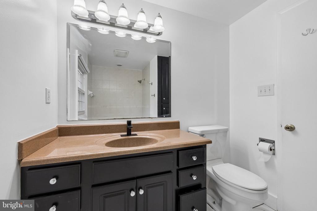 4 POND CIR, FREDERICKSBURG, Virginia 22407, 4 Bedrooms Bedrooms, ,2 BathroomsBathrooms,Residential,BREEZEWOOD,4 POND CIR,VASP2041720 MLS # VASP2041720