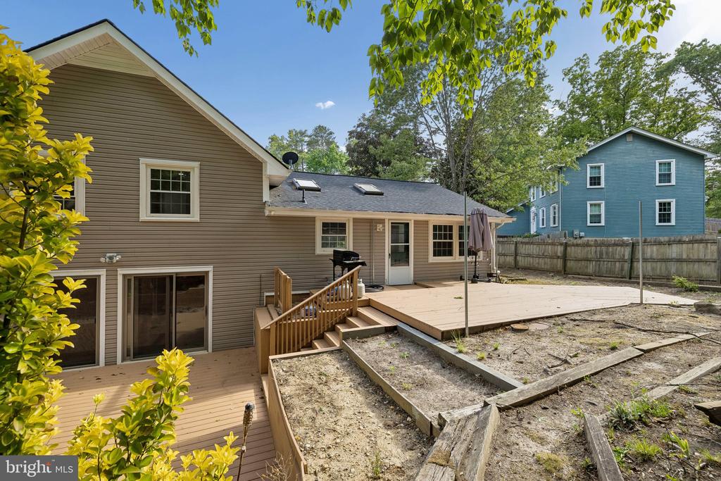 4 POND CIR, FREDERICKSBURG, Virginia 22407, 4 Bedrooms Bedrooms, ,2 BathroomsBathrooms,Residential,BREEZEWOOD,4 POND CIR,VASP2041720 MLS # VASP2041720