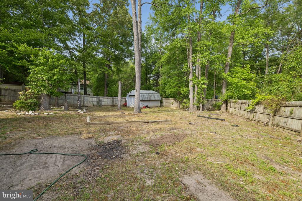 4 POND CIR, FREDERICKSBURG, Virginia 22407, 4 Bedrooms Bedrooms, ,2 BathroomsBathrooms,Residential,BREEZEWOOD,4 POND CIR,VASP2041720 MLS # VASP2041720