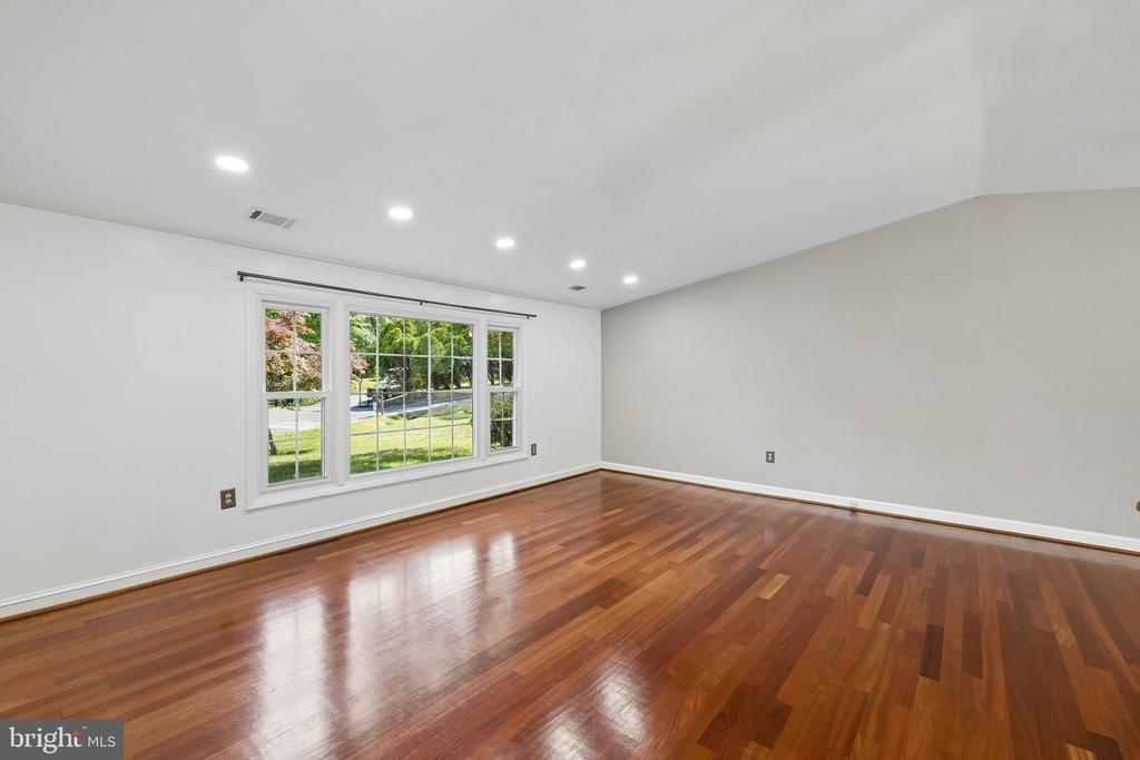 4 POND CIR, FREDERICKSBURG, Virginia 22407, 4 Bedrooms Bedrooms, ,2 BathroomsBathrooms,Residential,BREEZEWOOD,4 POND CIR,VASP2041720 MLS # VASP2041720