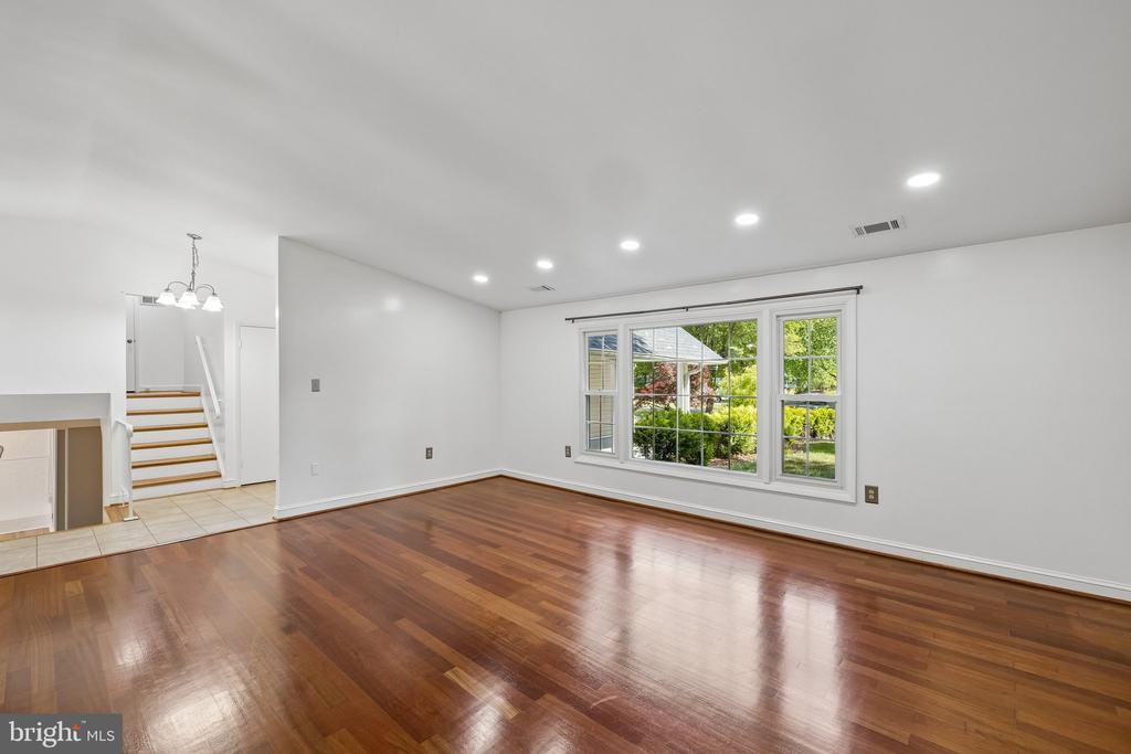 4 POND CIR, FREDERICKSBURG, Virginia 22407, 4 Bedrooms Bedrooms, ,2 BathroomsBathrooms,Residential,BREEZEWOOD,4 POND CIR,VASP2041720 MLS # VASP2041720