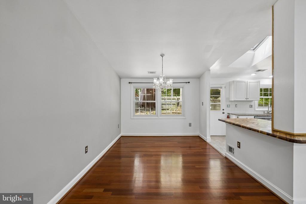 4 POND CIR, FREDERICKSBURG, Virginia 22407, 4 Bedrooms Bedrooms, ,2 BathroomsBathrooms,Residential,BREEZEWOOD,4 POND CIR,VASP2041720 MLS # VASP2041720