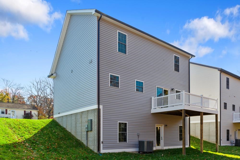 317 IVANHOE AVE, WAYNESBORO, Virginia 22980, 3 Bedrooms Bedrooms, ,2 BathroomsBathrooms,Residential,317 IVANHOE AVE,667213 MLS # 667213