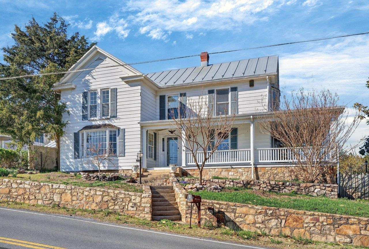 422 MECHANIC ST, LURAY, Virginia 22835, 5 Bedrooms Bedrooms, ,2 BathroomsBathrooms,Residential,422 MECHANIC ST,675081 MLS # 675081