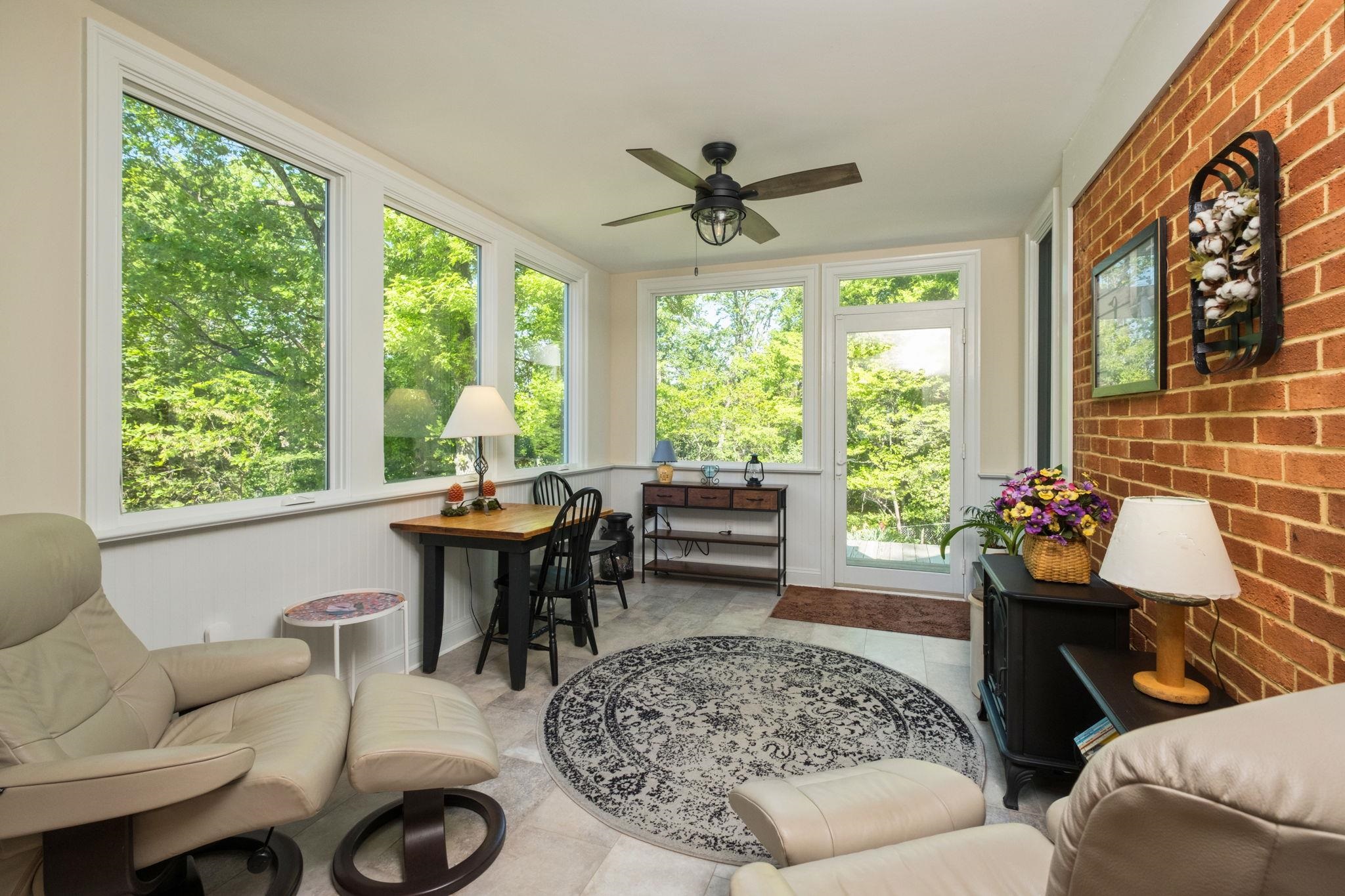 446 MOUNTAIN VIEW DR, STAUNTON, Virginia 24401, 3 Bedrooms Bedrooms, ,2 BathroomsBathrooms,Residential,446 MOUNTAIN VIEW DR,676857 MLS # 676857