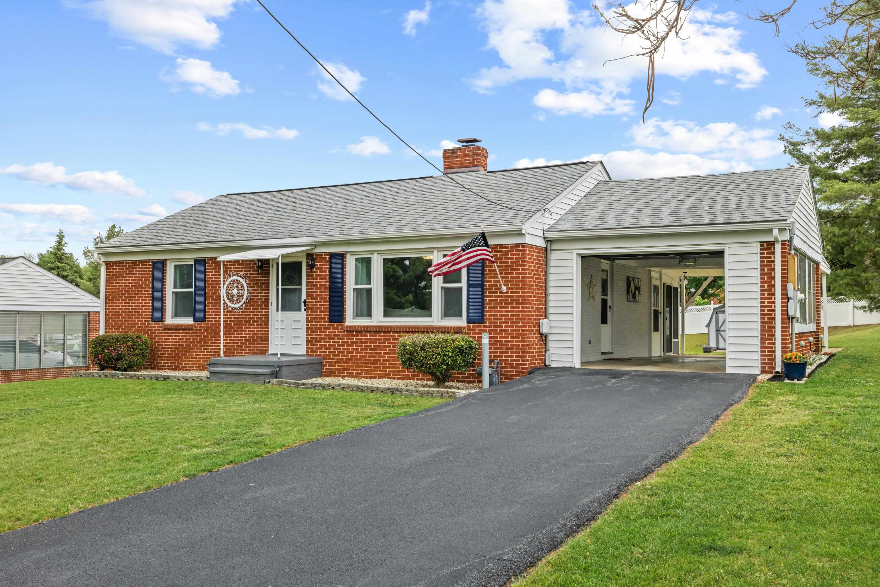 118 STUART AVE, STUARTS DRAFT, Virginia 24477, 2 Bedrooms Bedrooms, ,1 BathroomBathrooms,Residential,118 STUART AVE,676858 MLS # 676858