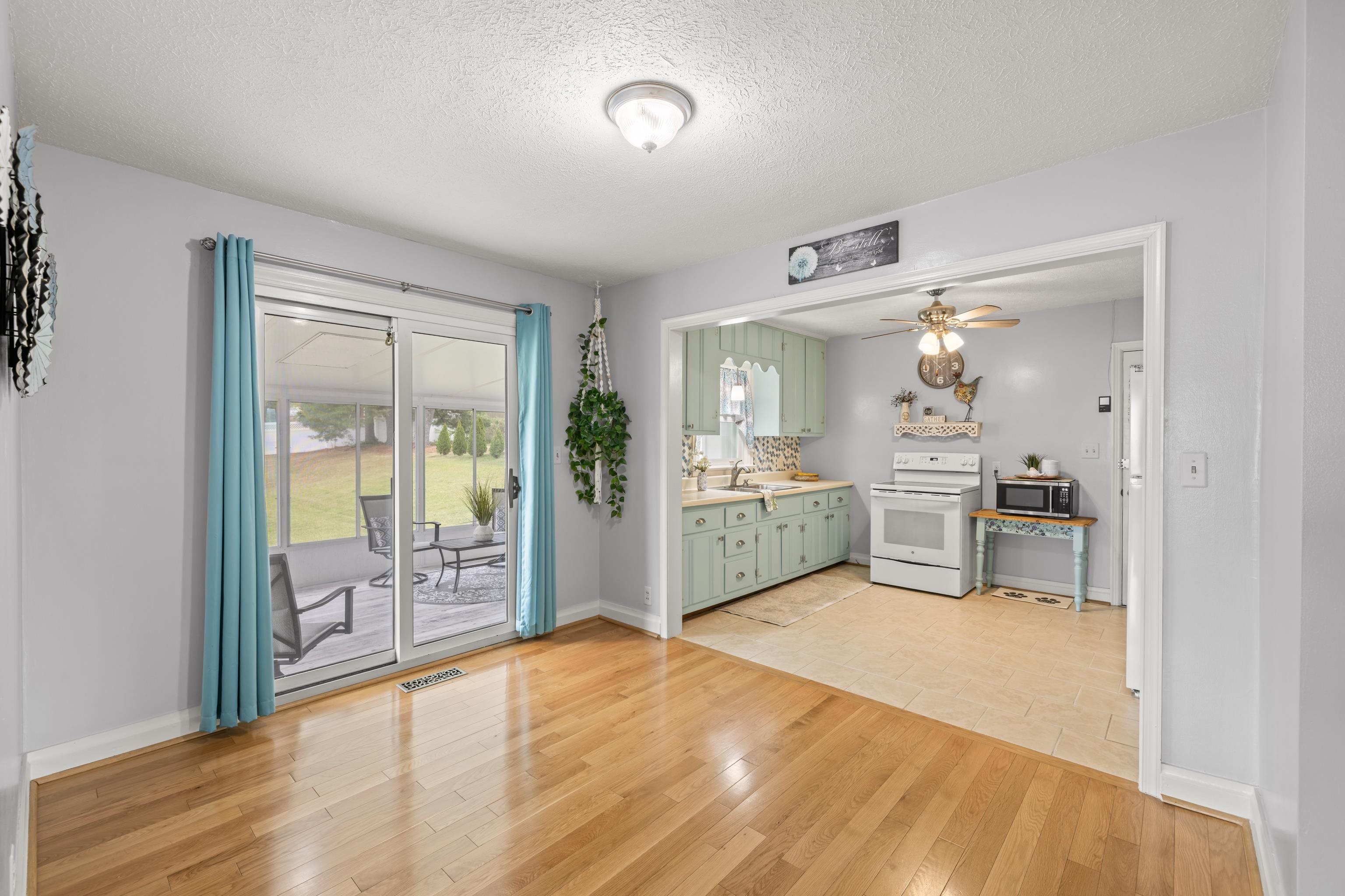 118 STUART AVE, STUARTS DRAFT, Virginia 24477, 2 Bedrooms Bedrooms, ,1 BathroomBathrooms,Residential,118 STUART AVE,676858 MLS # 676858