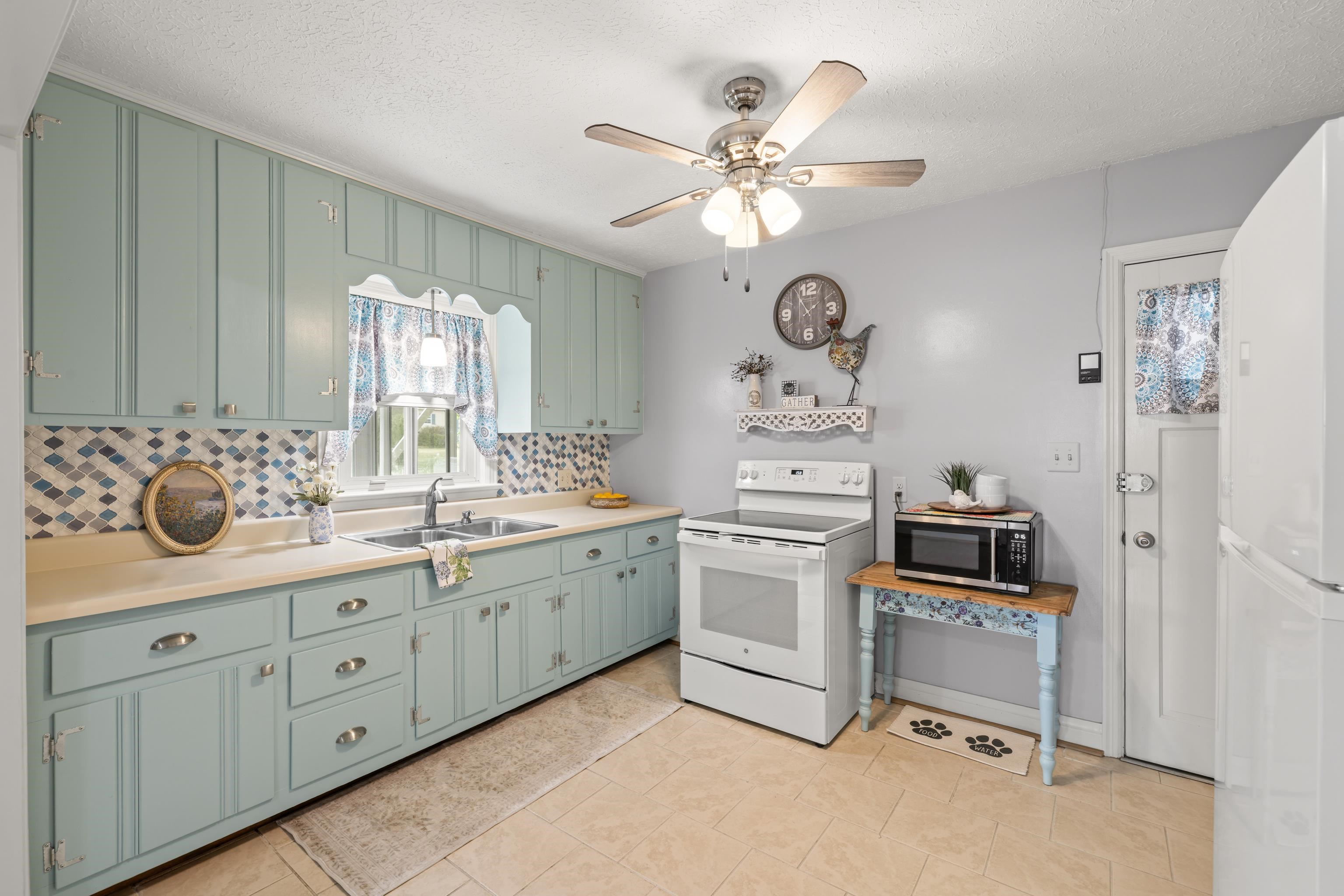 118 STUART AVE, STUARTS DRAFT, Virginia 24477, 2 Bedrooms Bedrooms, ,1 BathroomBathrooms,Residential,118 STUART AVE,676858 MLS # 676858