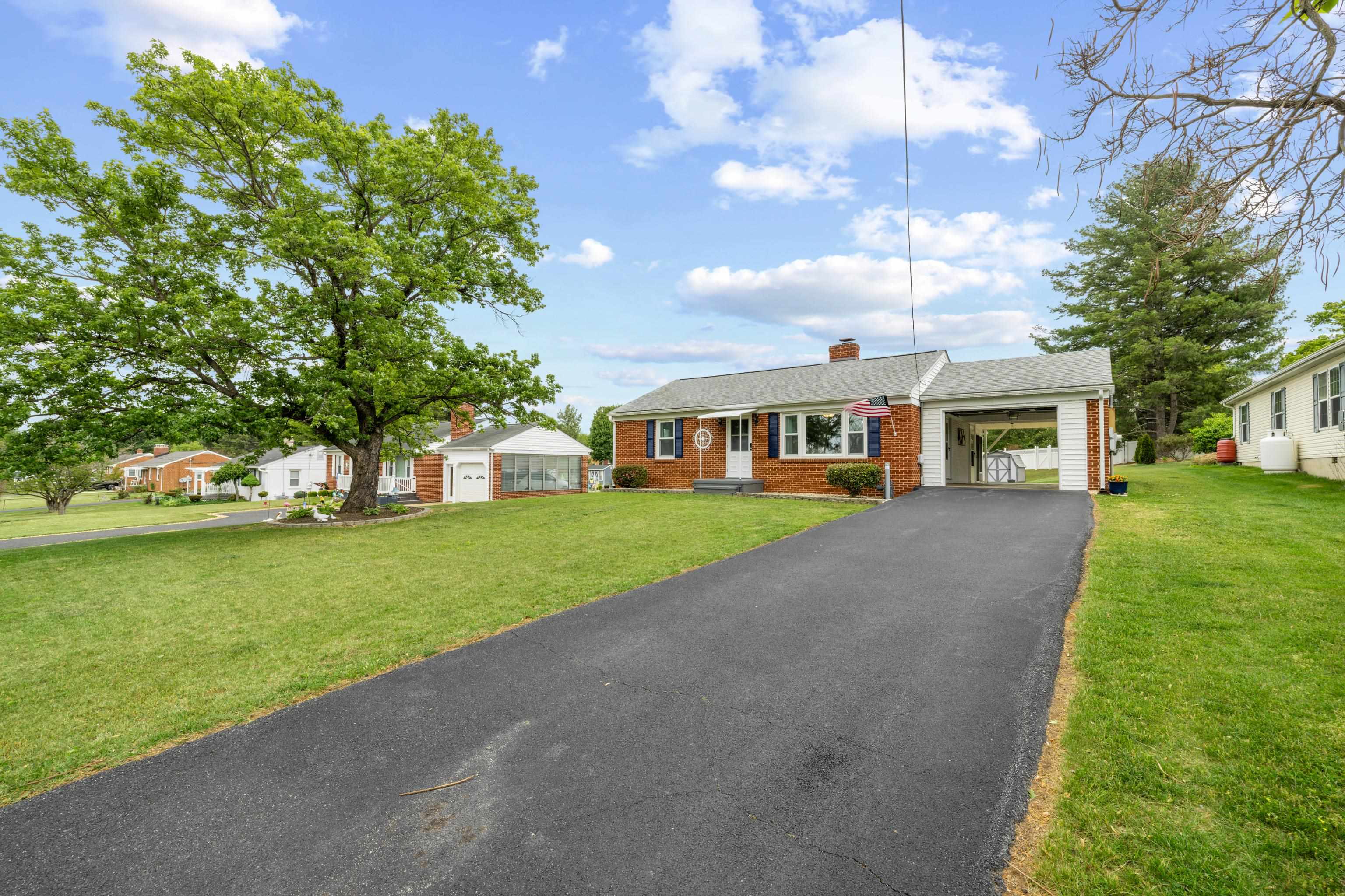 118 STUART AVE, STUARTS DRAFT, Virginia 24477, 2 Bedrooms Bedrooms, ,1 BathroomBathrooms,Residential,118 STUART AVE,676858 MLS # 676858