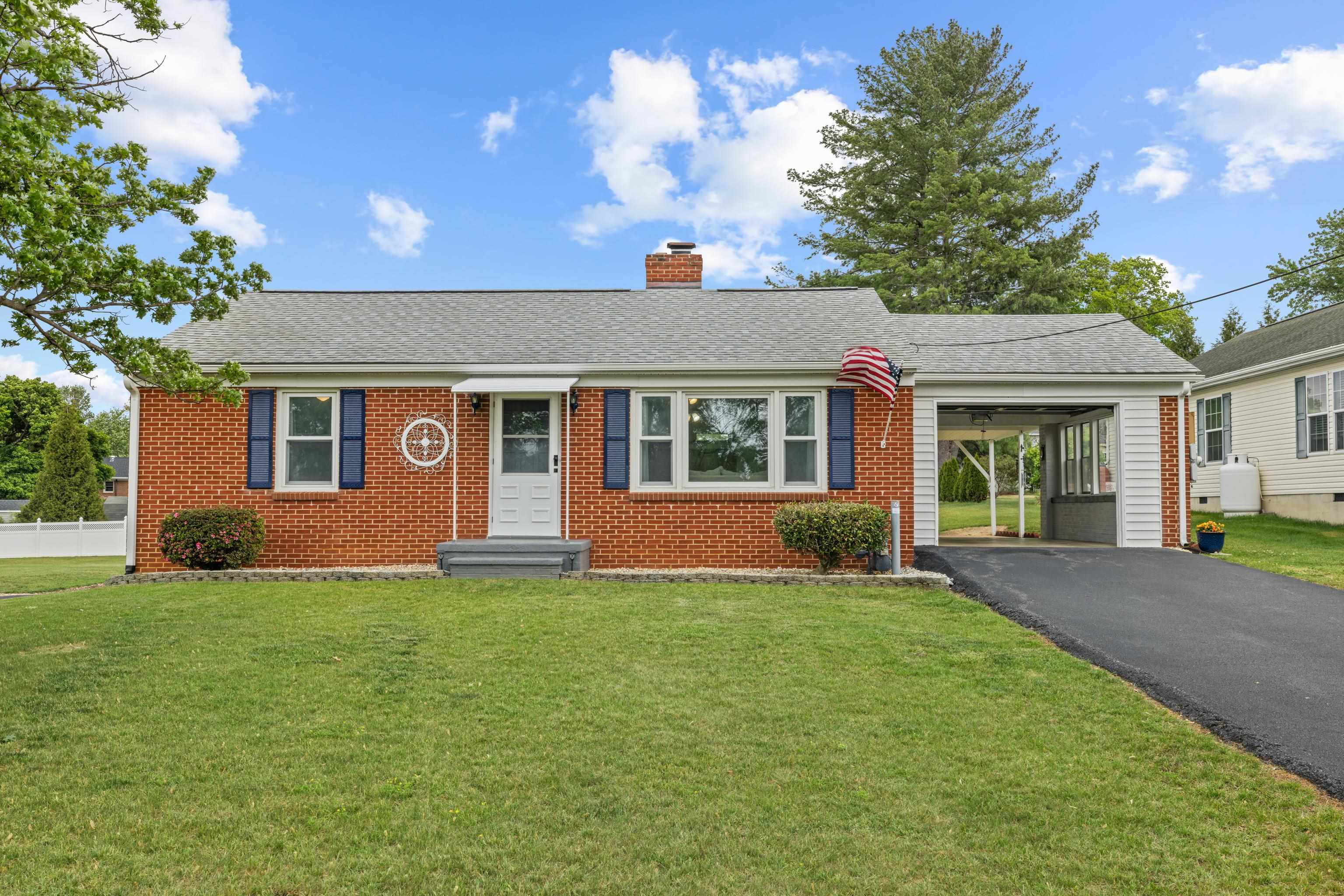 118 STUART AVE, STUARTS DRAFT, Virginia 24477, 2 Bedrooms Bedrooms, ,1 BathroomBathrooms,Residential,118 STUART AVE,676858 MLS # 676858