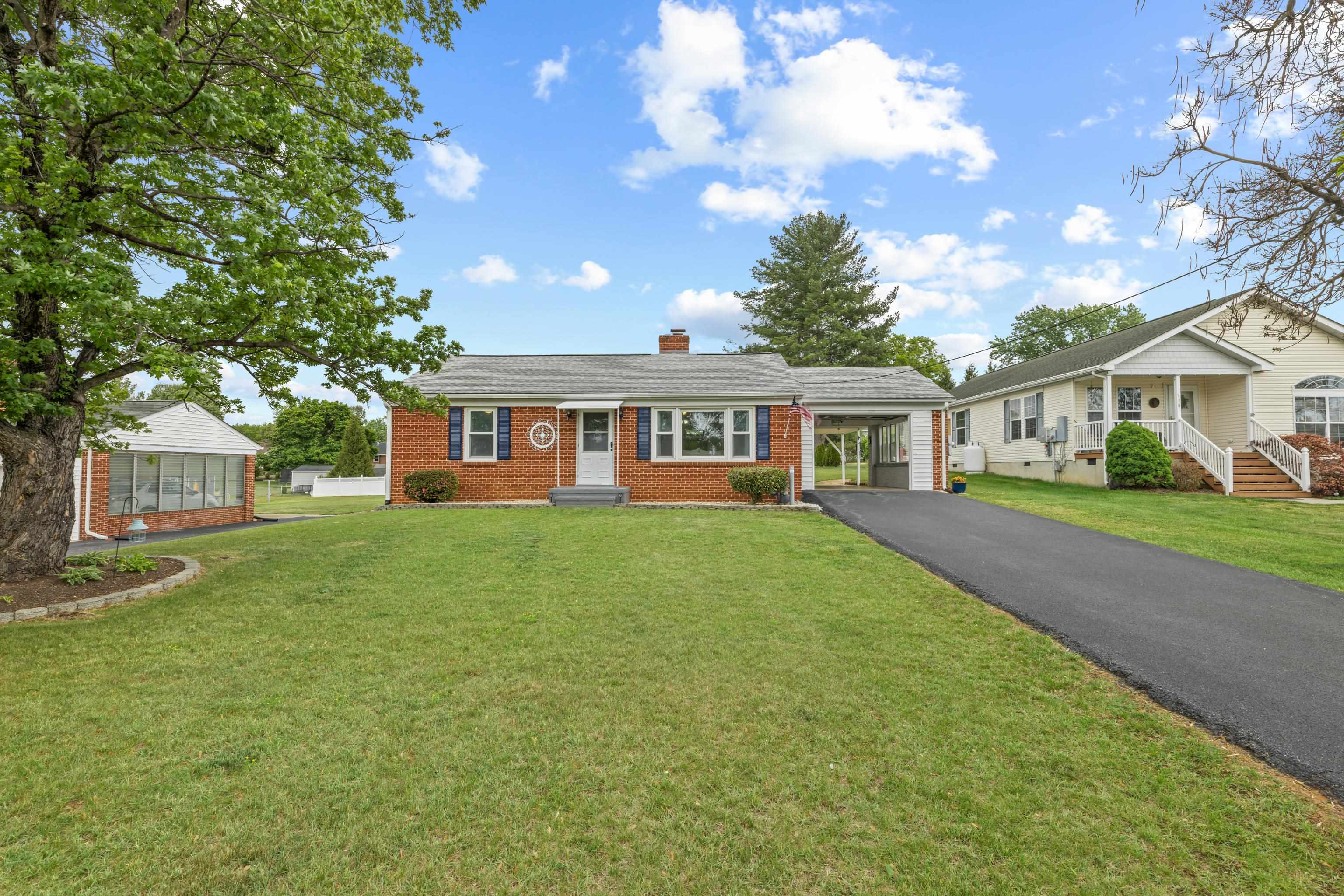 118 STUART AVE, STUARTS DRAFT, Virginia 24477, 2 Bedrooms Bedrooms, ,1 BathroomBathrooms,Residential,118 STUART AVE,676858 MLS # 676858