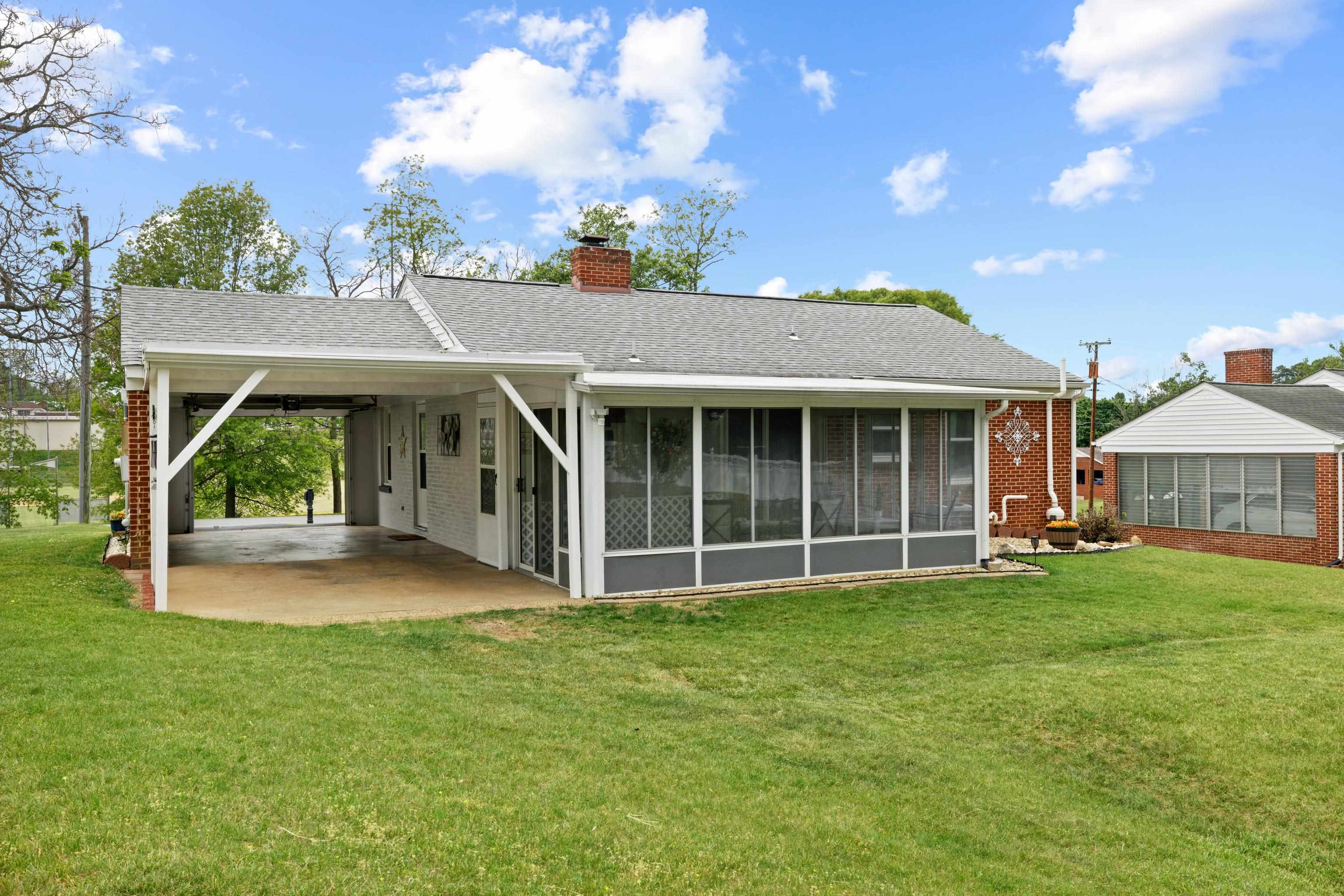 118 STUART AVE, STUARTS DRAFT, Virginia 24477, 2 Bedrooms Bedrooms, ,1 BathroomBathrooms,Residential,118 STUART AVE,676858 MLS # 676858