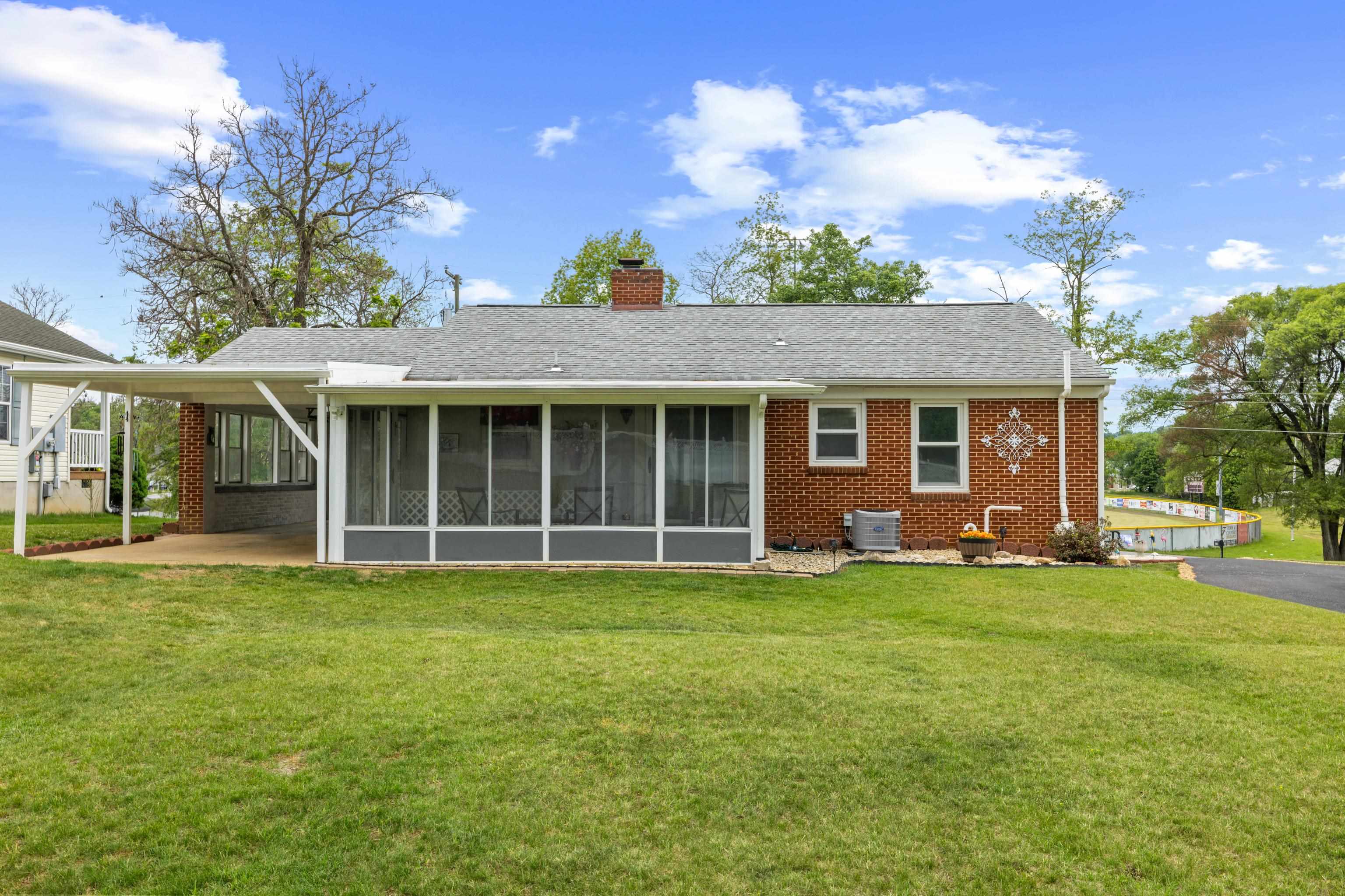 118 STUART AVE, STUARTS DRAFT, Virginia 24477, 2 Bedrooms Bedrooms, ,1 BathroomBathrooms,Residential,118 STUART AVE,676858 MLS # 676858
