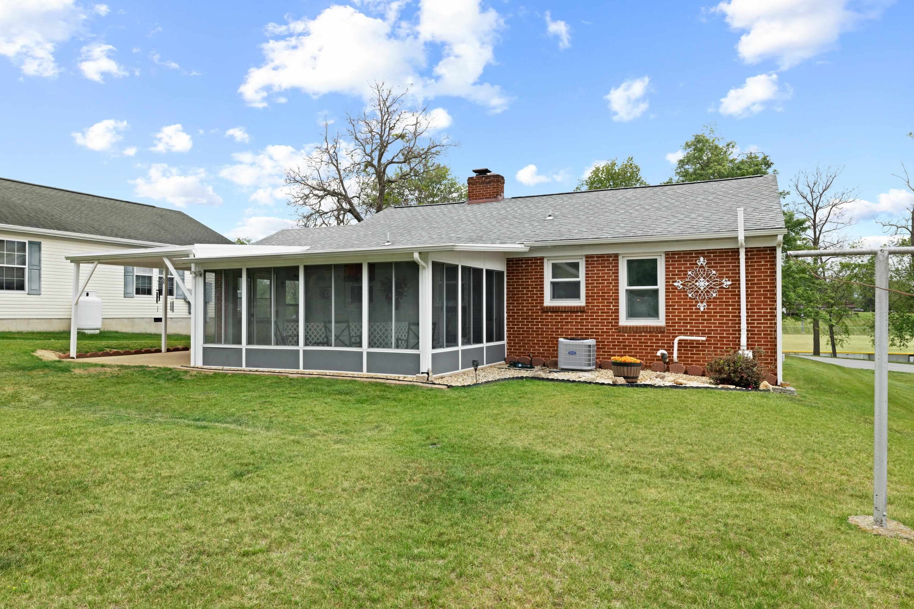118 STUART AVE, STUARTS DRAFT, Virginia 24477, 2 Bedrooms Bedrooms, ,1 BathroomBathrooms,Residential,118 STUART AVE,676858 MLS # 676858