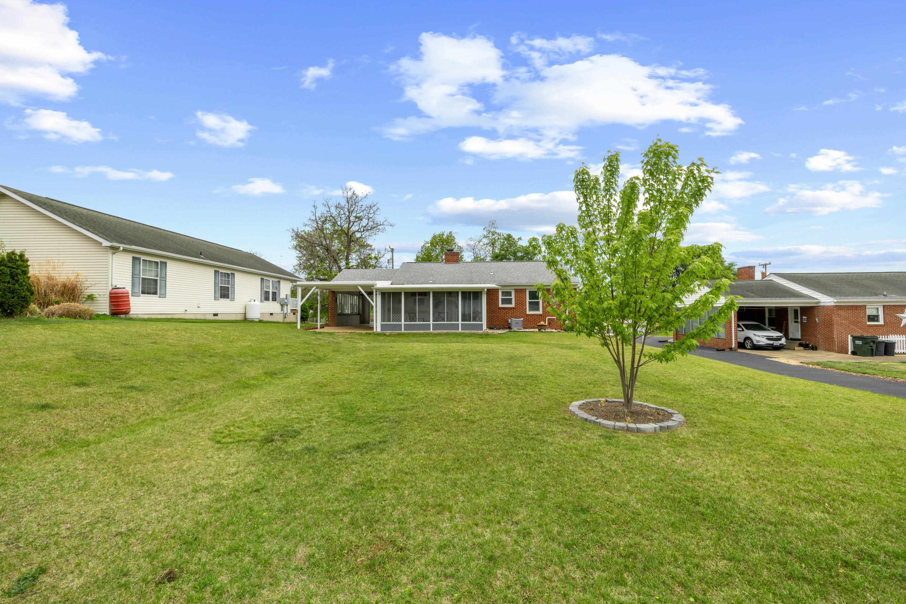 118 STUART AVE, STUARTS DRAFT, Virginia 24477, 2 Bedrooms Bedrooms, ,1 BathroomBathrooms,Residential,118 STUART AVE,676858 MLS # 676858