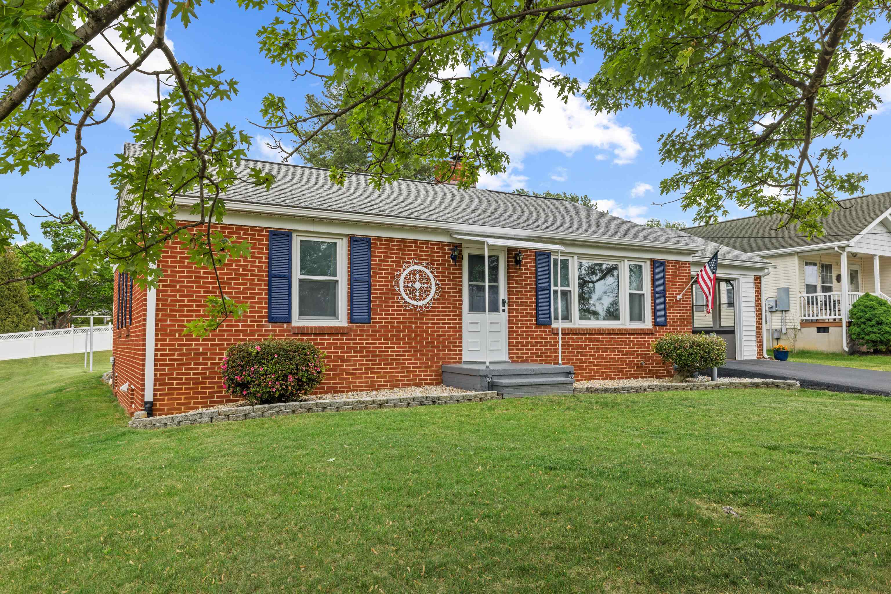 118 STUART AVE, STUARTS DRAFT, Virginia 24477, 2 Bedrooms Bedrooms, ,1 BathroomBathrooms,Residential,118 STUART AVE,676858 MLS # 676858