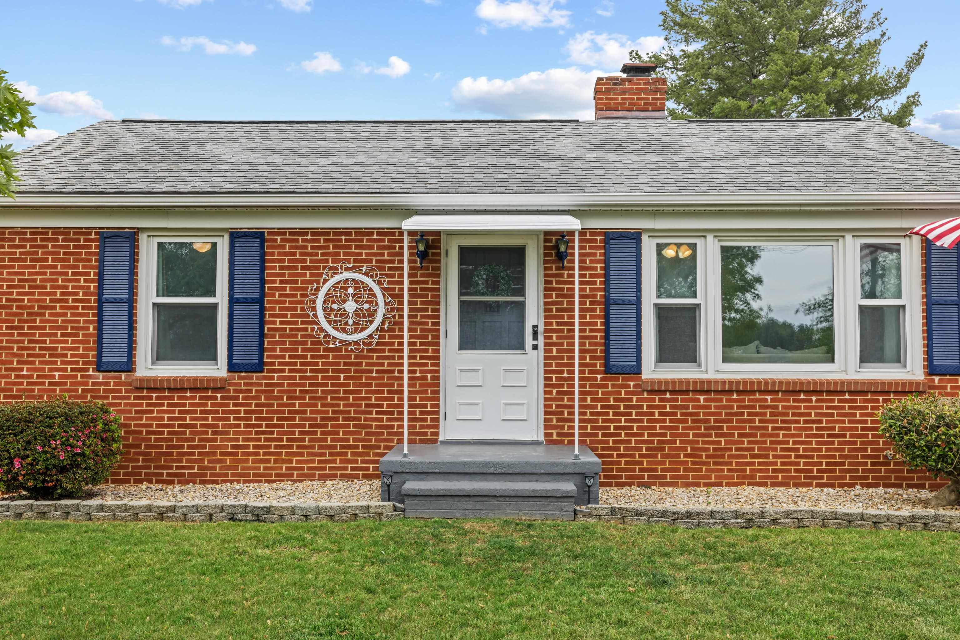 118 STUART AVE, STUARTS DRAFT, Virginia 24477, 2 Bedrooms Bedrooms, ,1 BathroomBathrooms,Residential,118 STUART AVE,676858 MLS # 676858