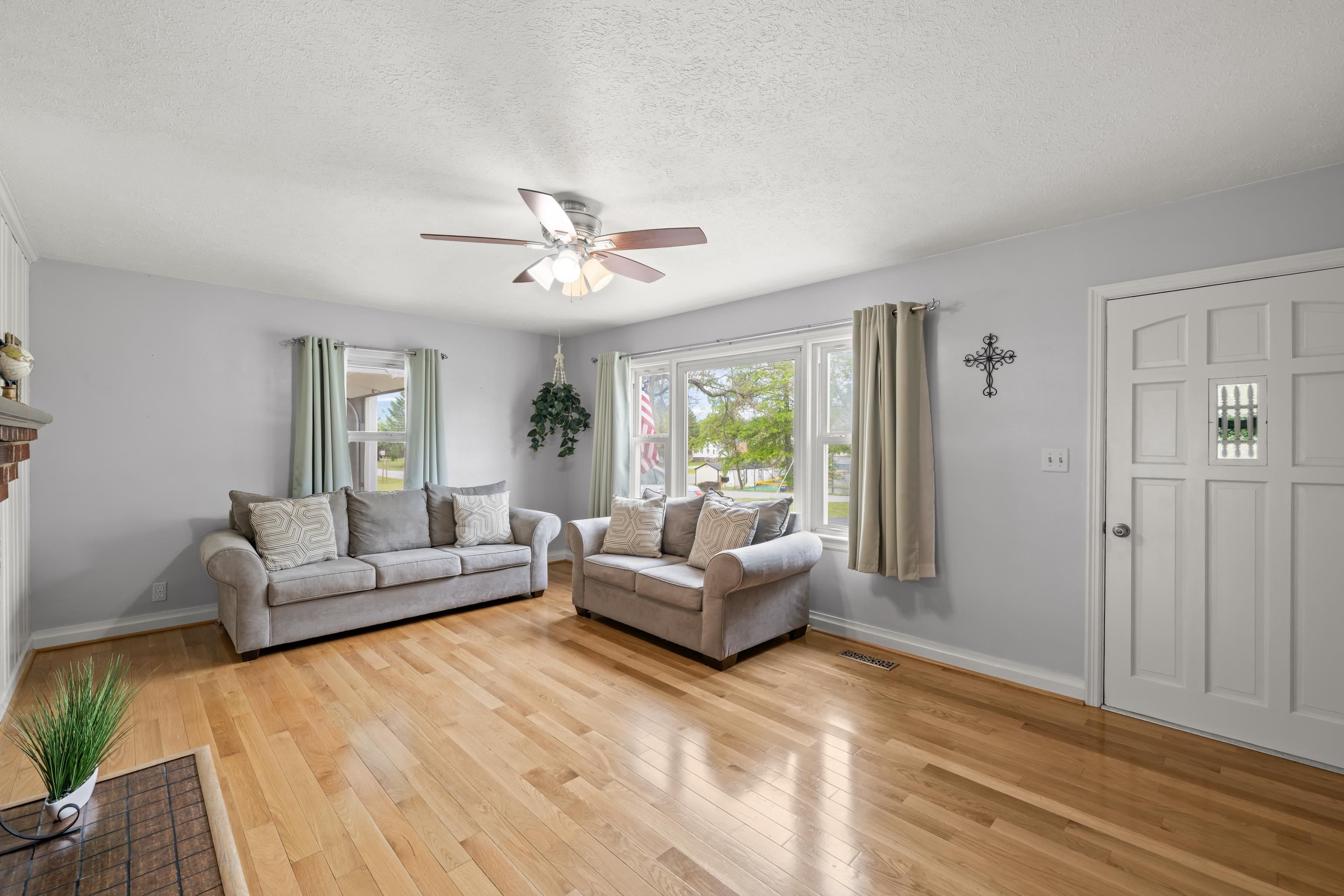 118 STUART AVE, STUARTS DRAFT, Virginia 24477, 2 Bedrooms Bedrooms, ,1 BathroomBathrooms,Residential,118 STUART AVE,676858 MLS # 676858