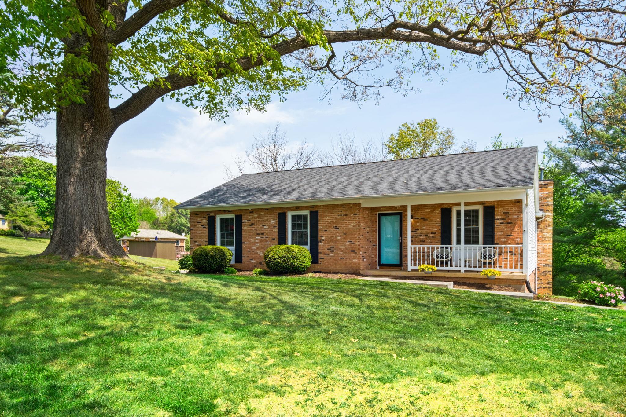 5530 GLADE VIEW DR, BRIDGEWATER, Virginia 22812, 3 Bedrooms Bedrooms, ,2 BathroomsBathrooms,Residential,5530 GLADE VIEW DR,676862 MLS # 676862
