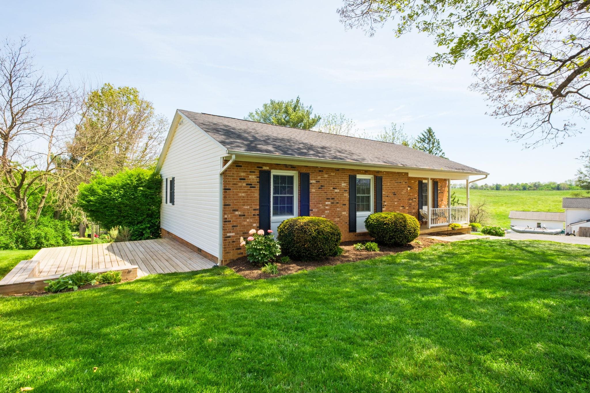 5530 GLADE VIEW DR, BRIDGEWATER, Virginia 22812, 3 Bedrooms Bedrooms, ,2 BathroomsBathrooms,Residential,5530 GLADE VIEW DR,676862 MLS # 676862