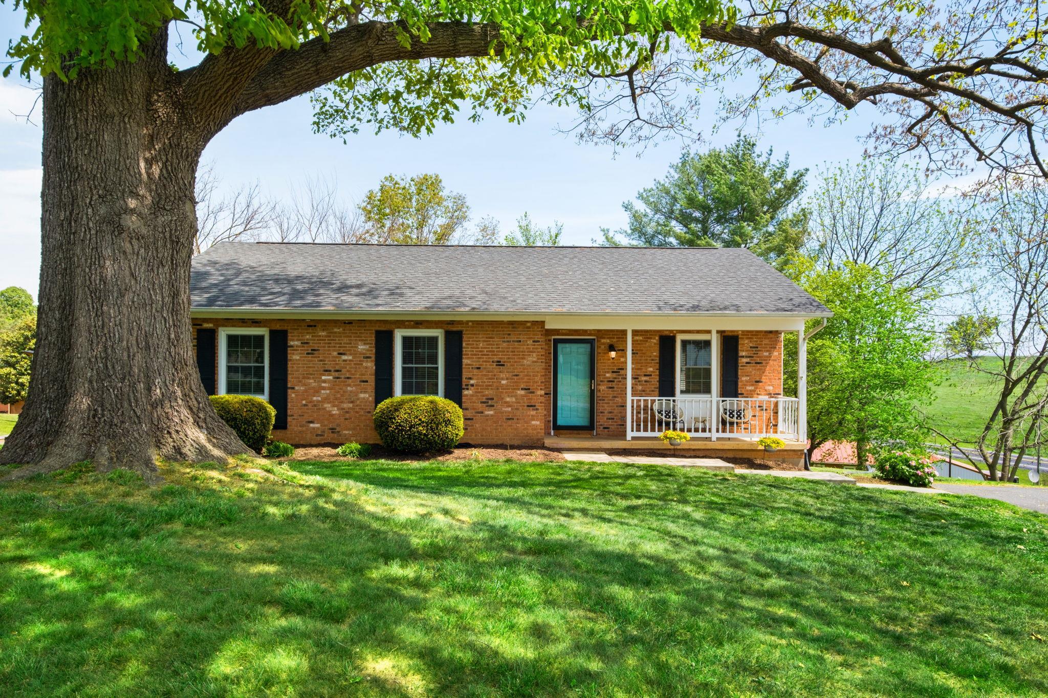 5530 GLADE VIEW DR, BRIDGEWATER, Virginia 22812, 3 Bedrooms Bedrooms, ,2 BathroomsBathrooms,Residential,5530 GLADE VIEW DR,676862 MLS # 676862