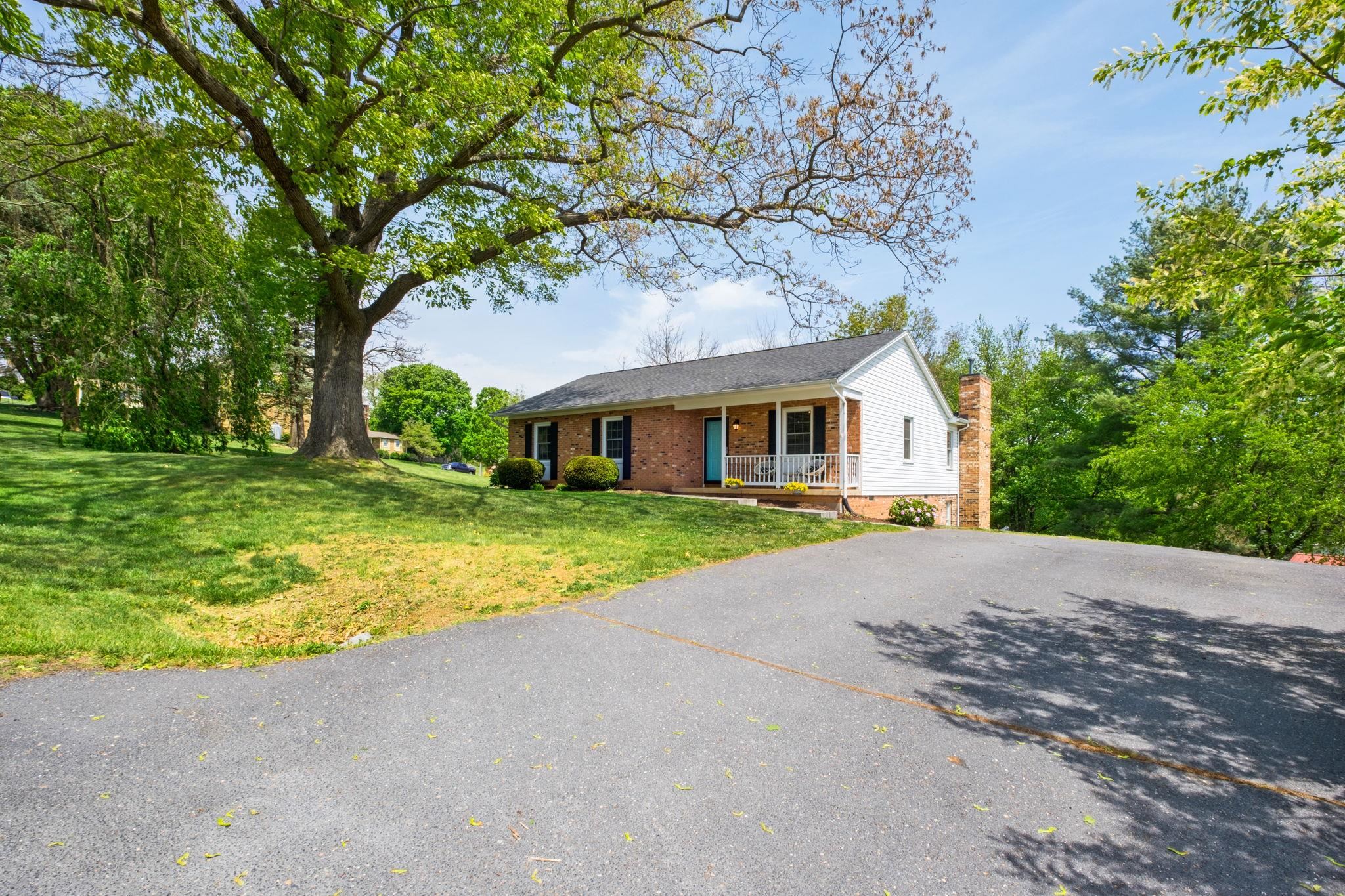 5530 GLADE VIEW DR, BRIDGEWATER, Virginia 22812, 3 Bedrooms Bedrooms, ,2 BathroomsBathrooms,Residential,5530 GLADE VIEW DR,676862 MLS # 676862