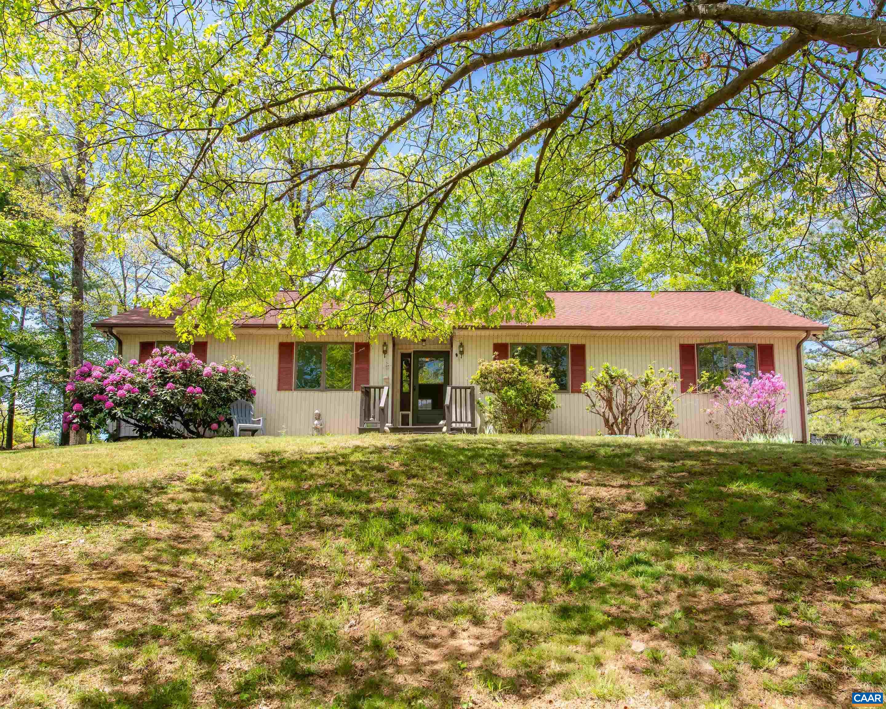 124 AZALEA DR, AFTON, Virginia 22920, 3 Bedrooms Bedrooms, ,2 BathroomsBathrooms,Residential,Swannanoa Golf Course Hole 13,124 AZALEA DR,676865 MLS # 676865