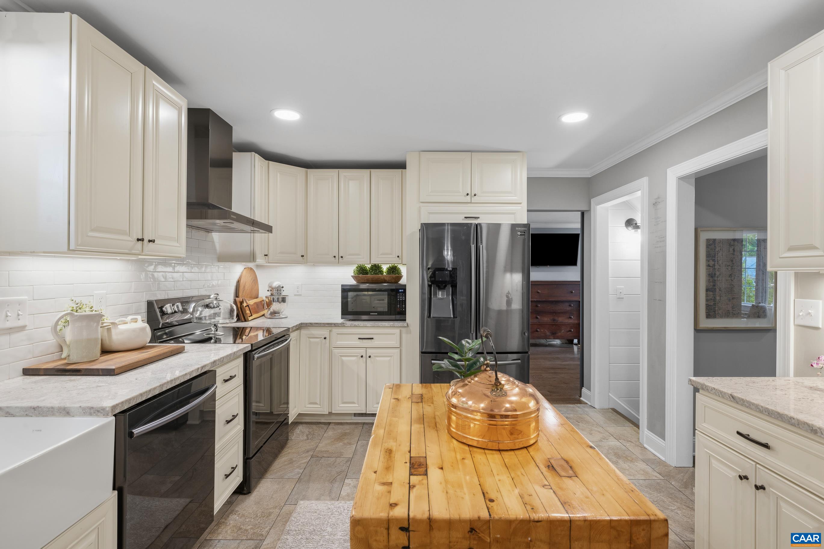 134 W PARK DR, CHARLOTTESVILLE, Virginia 22901, 5 Bedrooms Bedrooms, ,3 BathroomsBathrooms,Residential,134 W PARK DR,676866 MLS # 676866
